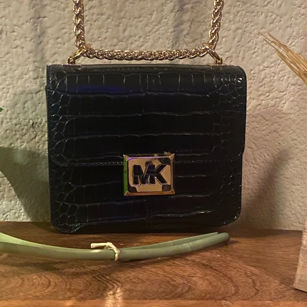 Sold MICHAEL KORS SONIA SMALL SHOULDER CROSSBODY BAG BLACK LEATHER GOLD NEW - Picture 3 of 16